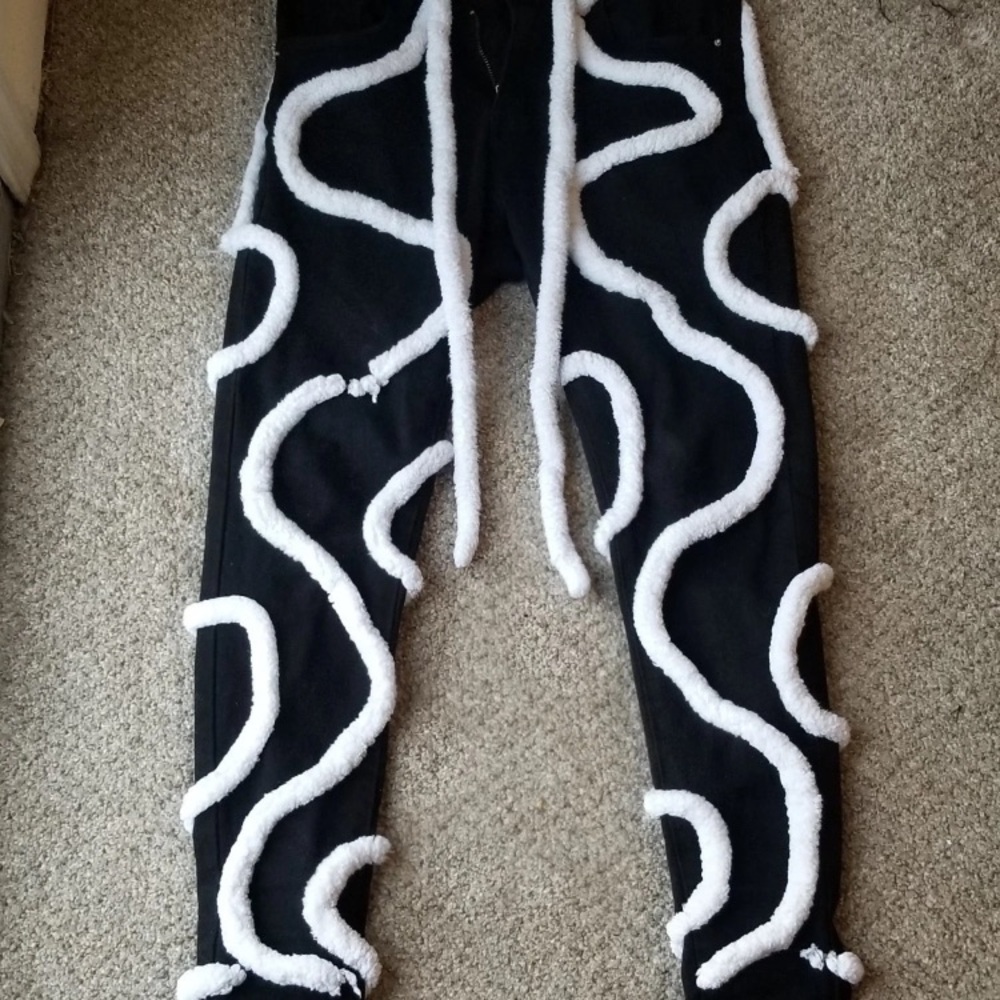 Black and White Skinny Jeans with Abstract Pattern